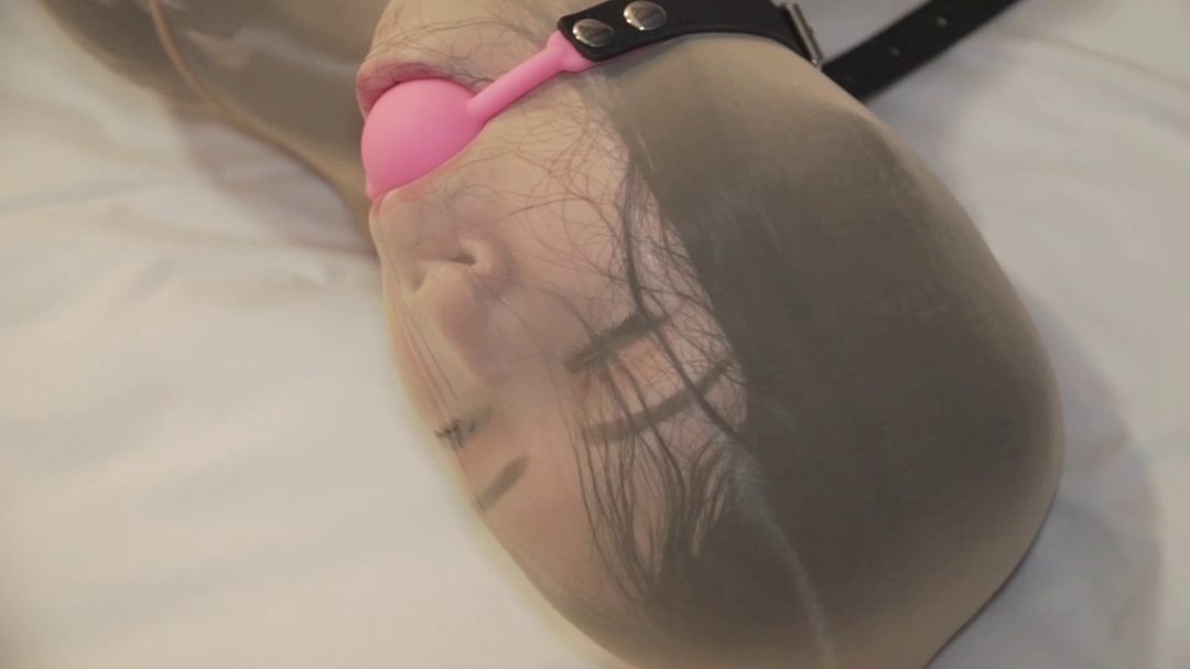 长腿妹妹被丝袜全包木乃伊-5