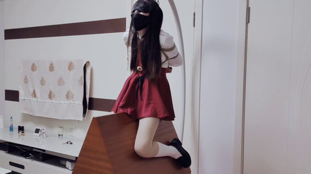 终极SM工具—三角木马（2）（木马上超凄惨的叫声，M开脚固定，电动工具~）-2