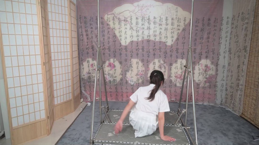 长腿妹子吊起TK电击-1