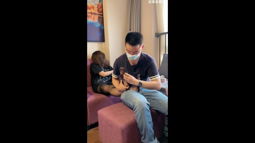 空乘小姐姐的黑丝特写和挠痒-4