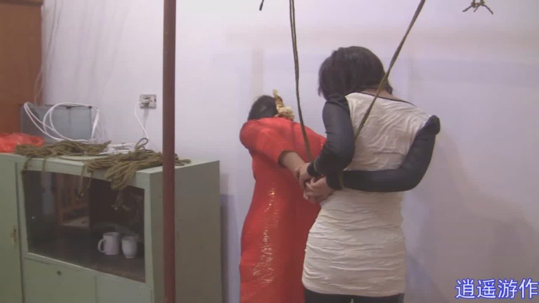 二女捆绑挣扎脱出2-3
