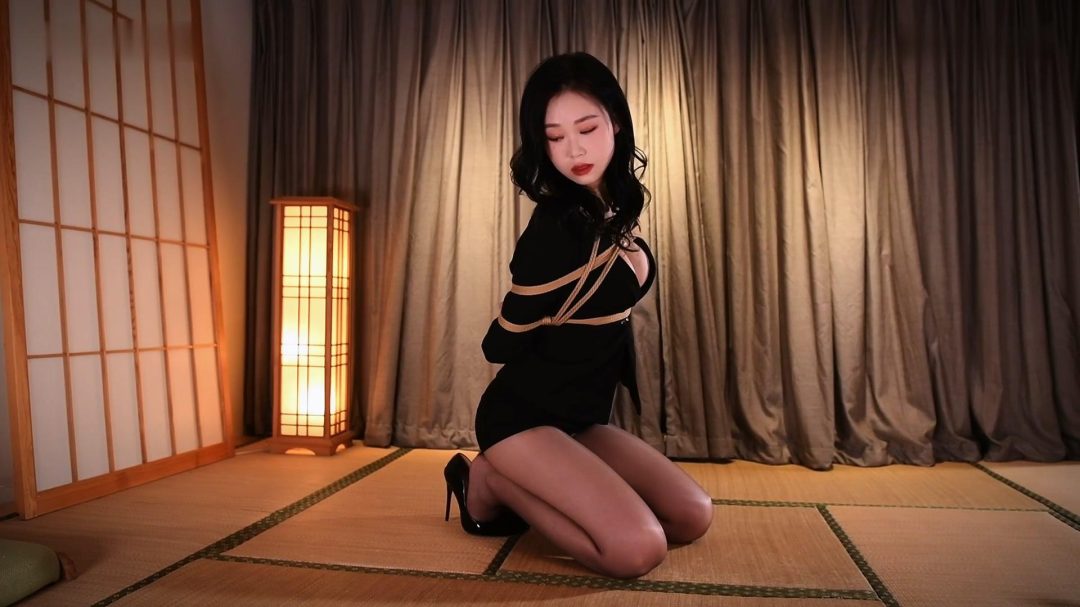 尔尔 驷马紧缚 股绳 黑丝袜勒嘴-2