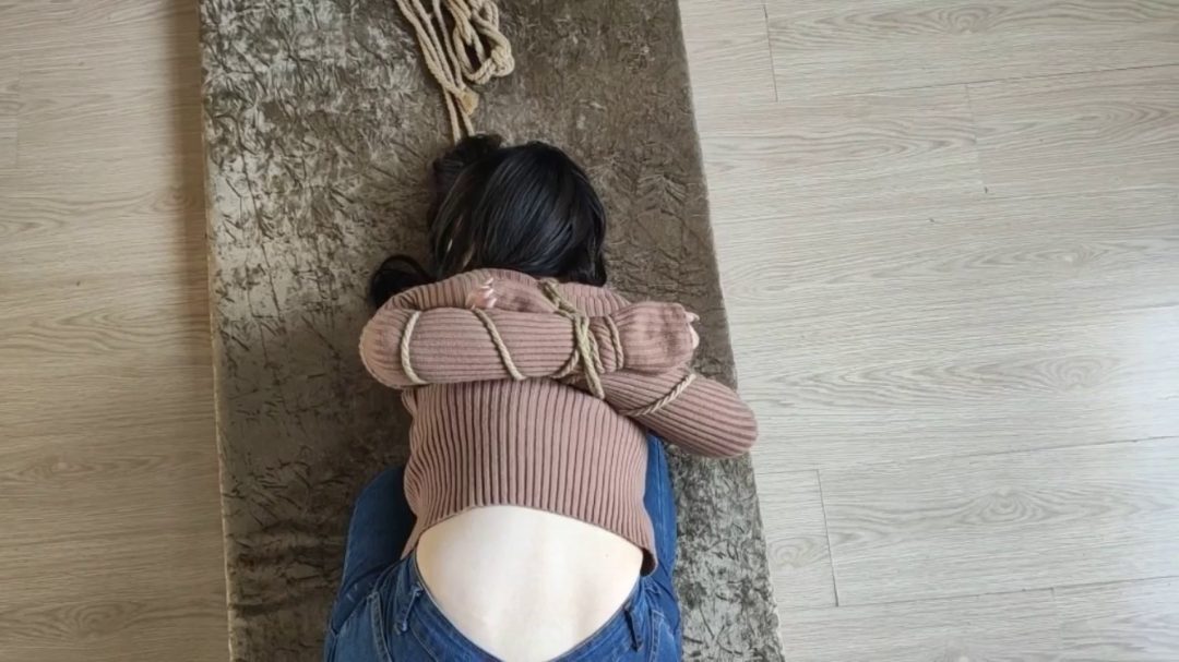 定拍反扭捆绑清纯靓丽美女小琛-8