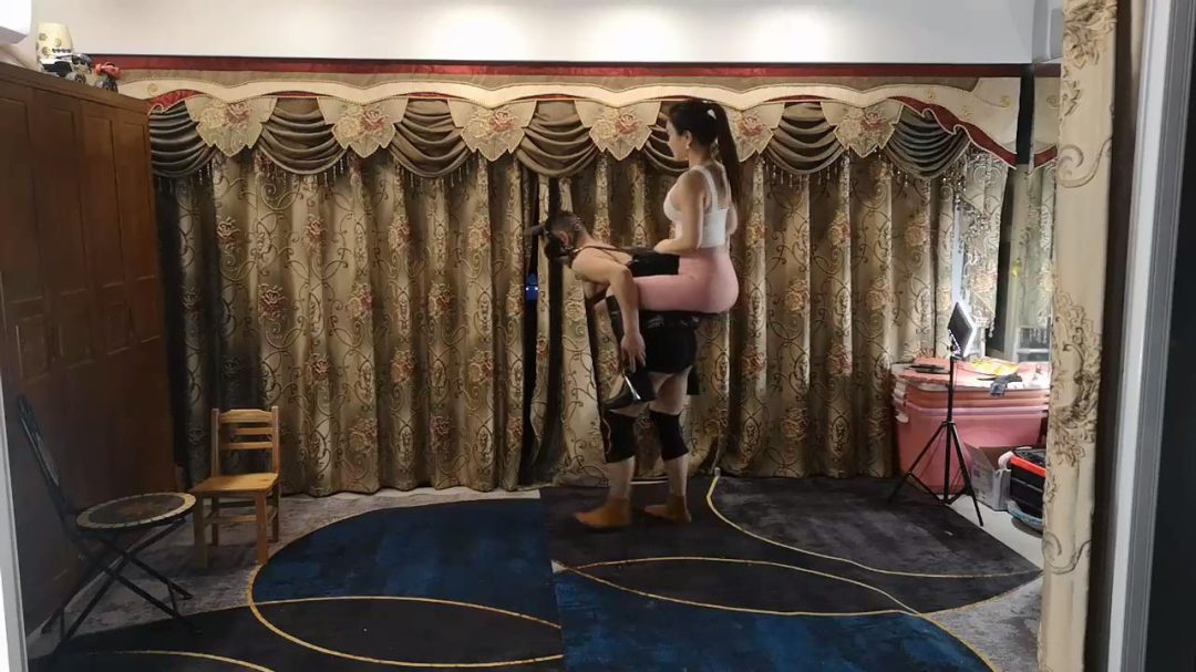 【大屁股黄月英】驾驭刘备走地鸡-3