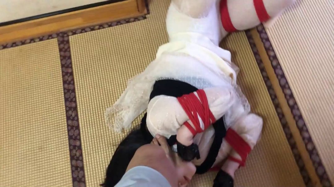 小芳妹子调教 捆绑打手心打脚心 单腿吊-8