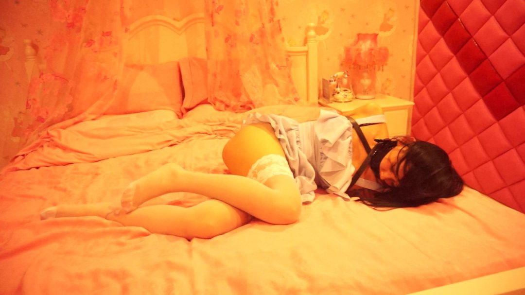 性感美女堵嘴皮革手套挣扎-6