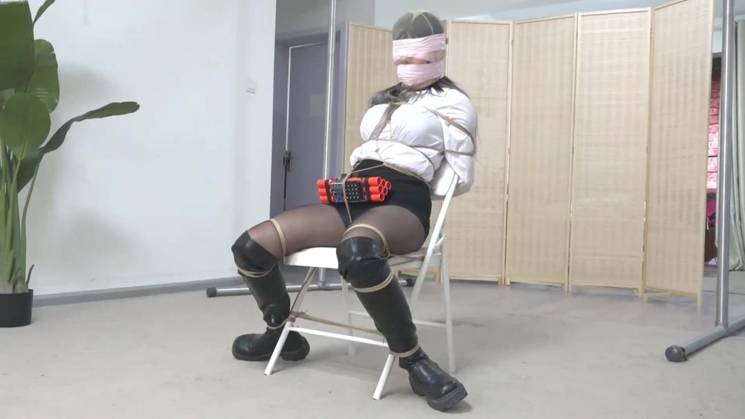 king定拍《did美女侧写师01》 美女袜子堵嘴 手部棉袜包裹 爆弹囚禁 被撕票恐吓玩弄did~-9