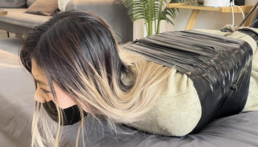 【小晗】小唅的半驷马缚，双手用胶带包起来，怎么解，也解不开嘴巴-3