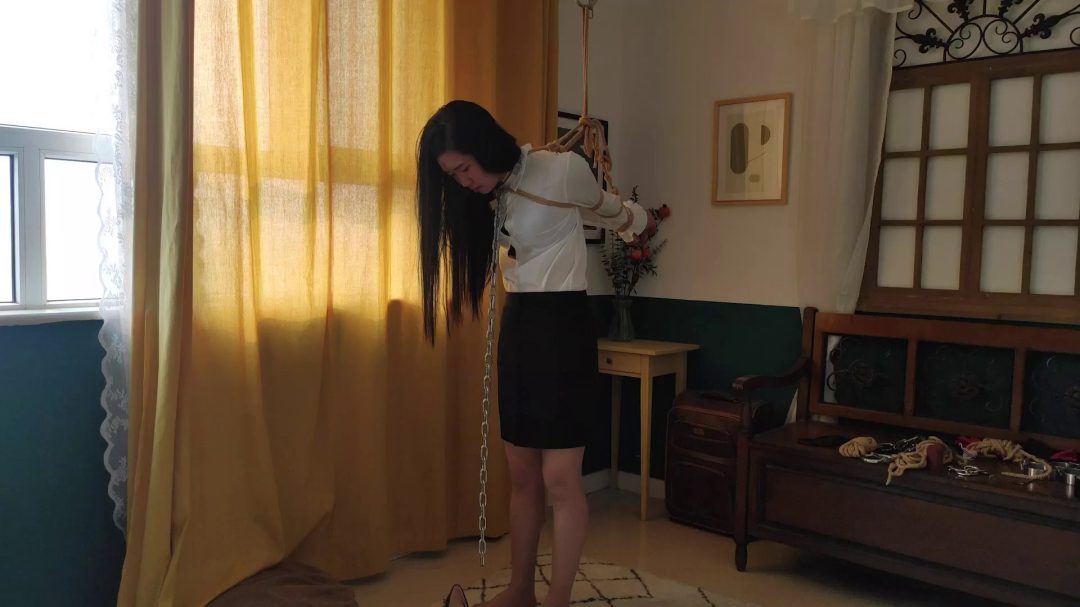 妻奴之假日游戏（下集） 羞耻内衣绳艺秀 M字强制开脚 电击刺激 K9训犬 马鞭鞭打 金属束缚等等-2