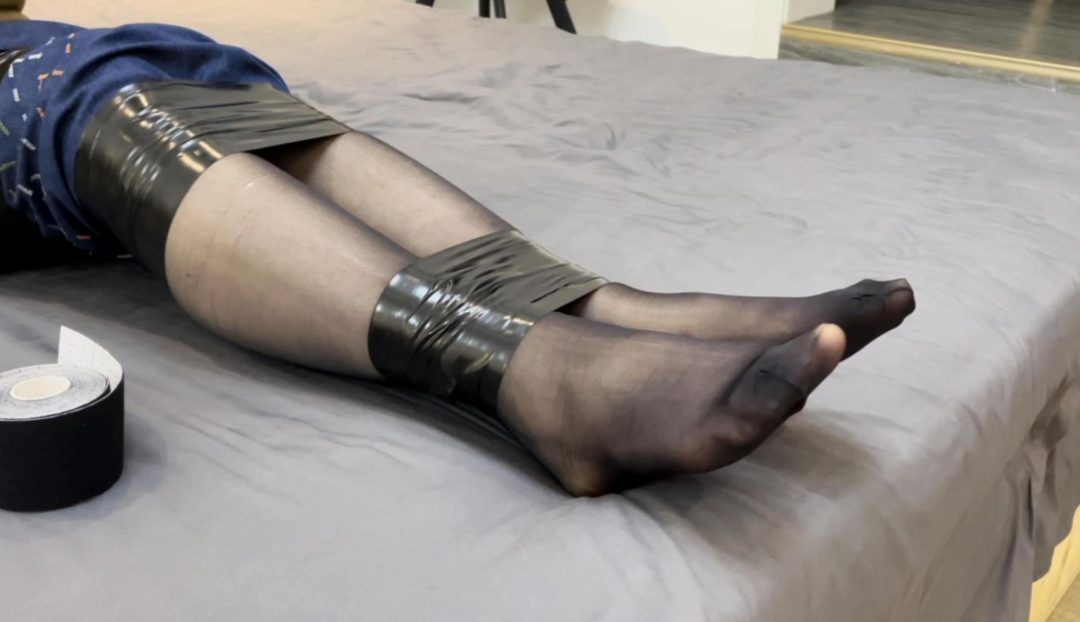 【小晗】黑丝与胶带的捆绑-3