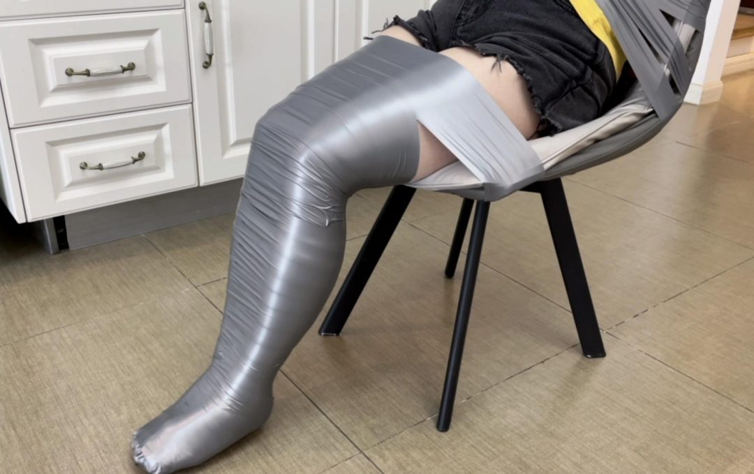 【小沐】银色胶带的椅子缚-4