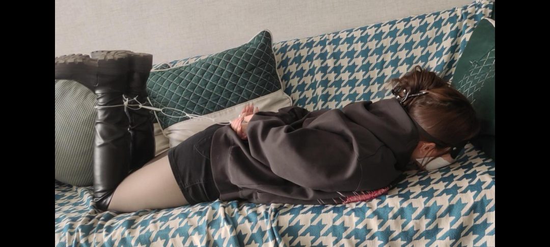 可可长筒靴扎带捆绑放置-2