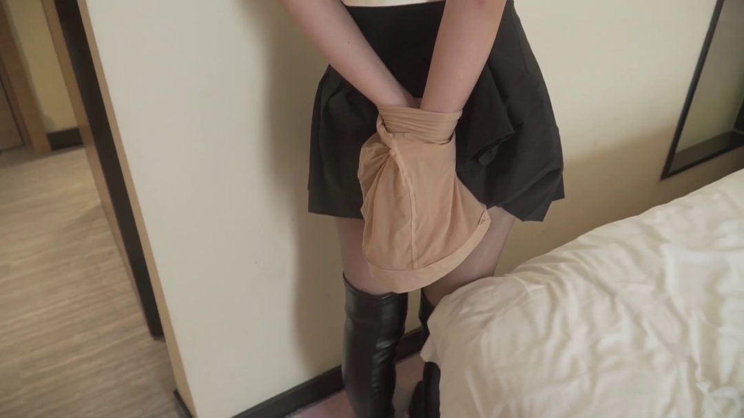 灰丝捆绑戴头套，美女无奈变土匪~-1