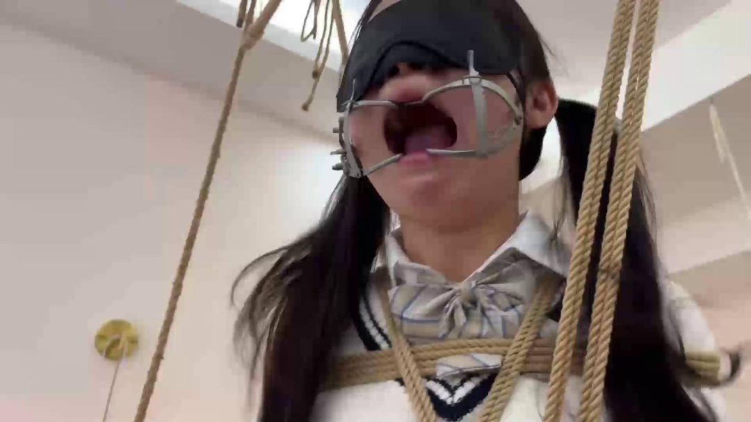 少女无内黑丝悬吊股绳 释放口水 SP-3