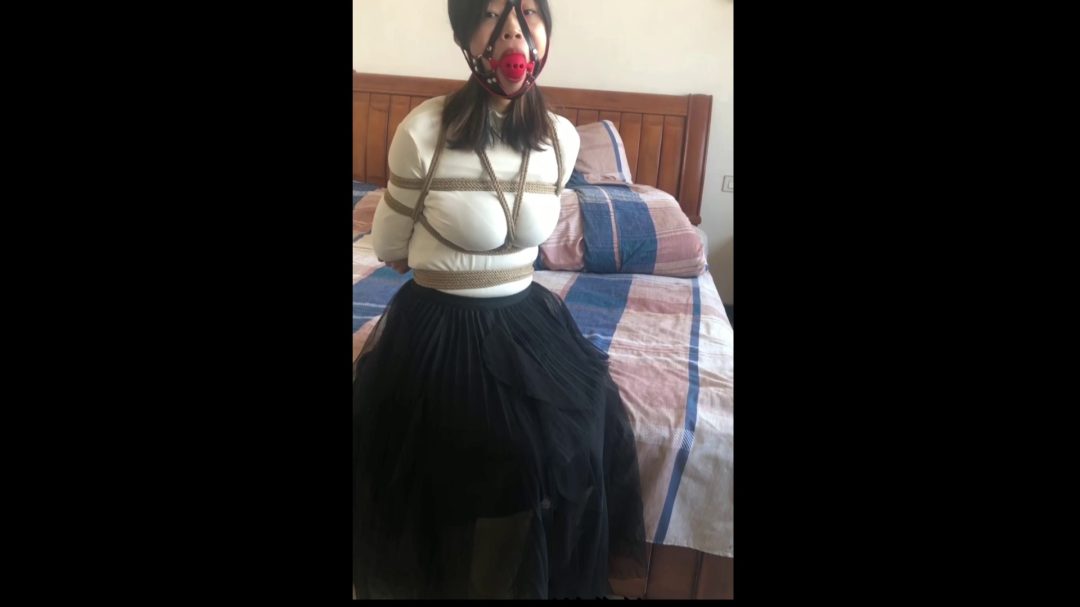 大胸女孩雪儿的捆绑初体验 日式紧缚 马具口球堵嘴-5