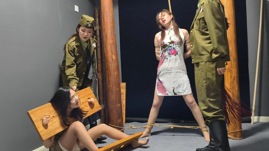 中篇 三位女模特倾情演绎，女学生被特务抓住逼问情报下落，在各种KB,YK,鞭打，老虎凳下，仍不肯招供，她能等到同伴来救她吗？同伴能安全离开吗？-2