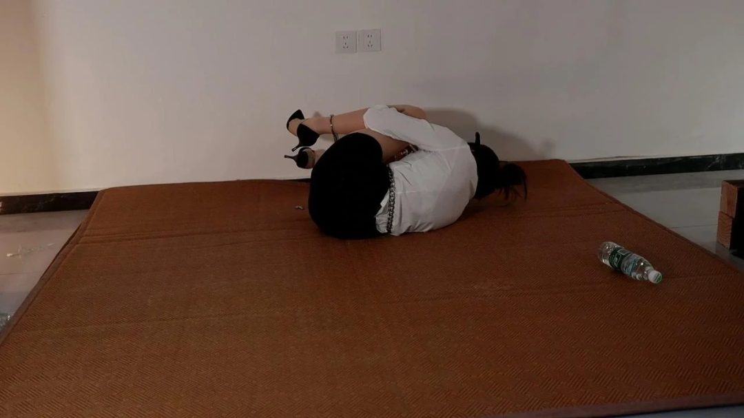 连体板铐禁锢3小时 中-5