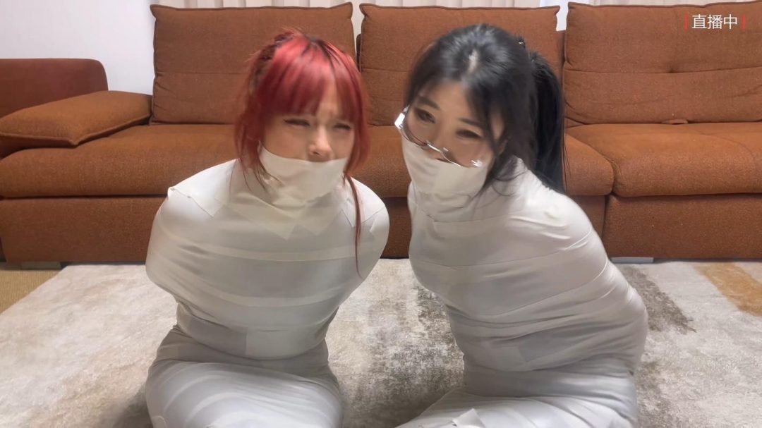 king云雀定拍超人气系列《女奴直播间——丰满木乃伊女奴02》超清画质 吴晗 曼妮 超丰满性感身材 吴晗弄丢女奴 结果自己也被包裹成木乃伊 2个木乃伊蠕动挣扎 打斗 究竟谁会被卖走？全程都有剧情-8