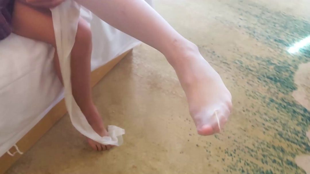 邻居妹妹3（上集）18岁妹妹走股绳，吊绑，挠痒痒，抽打，tk，强制-1