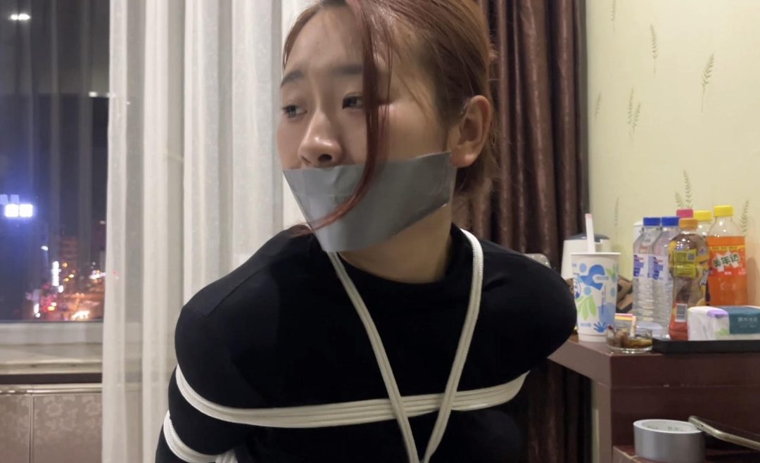 【缚艺录】【任我行】【晴儿】银色胶带的挣扎-1