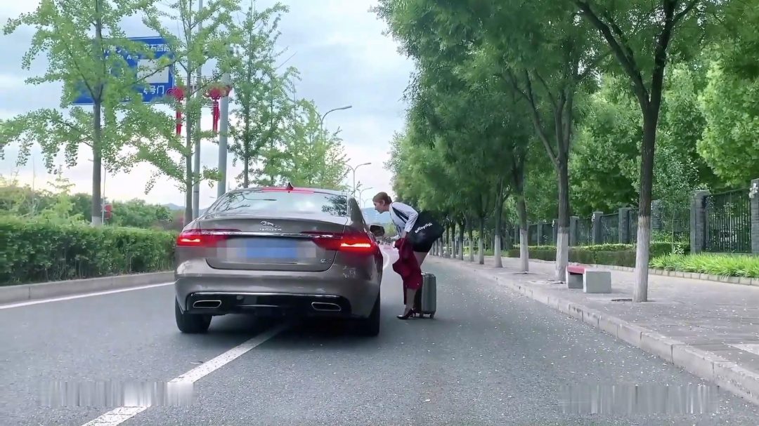 《空姐Kelala系列之搭车风波》克拉拉-2