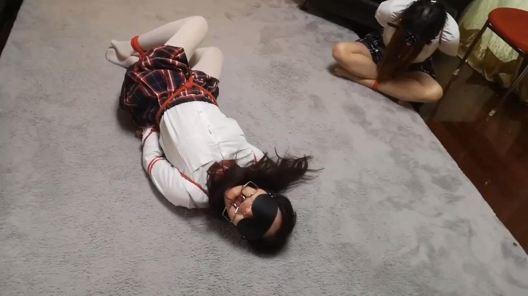 JK大学生美女闺蜜的【连缚灾难】中部-5