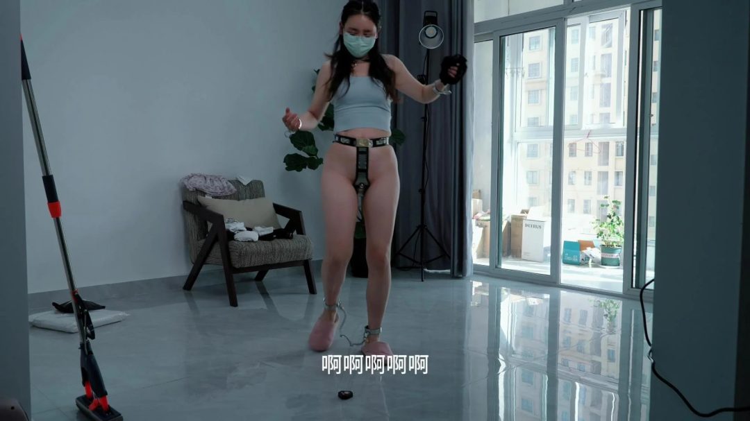 【Raymond】第二集：金属禁锢下的内置电击（贞某带 内置电击 家务 鼻锁 后抬臂吊）-6