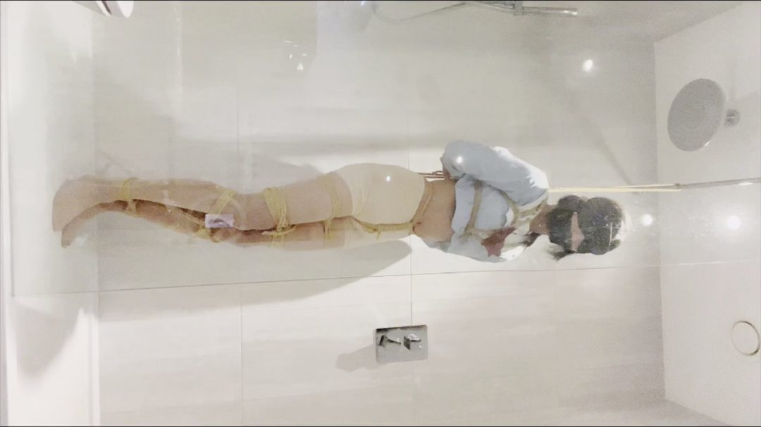 吊缚特辑，强制踮脚罚站！并腿+单脚两种吊绑、JK、水手服、OL、迷你上衣、肉丝+黑丝吊绑-3