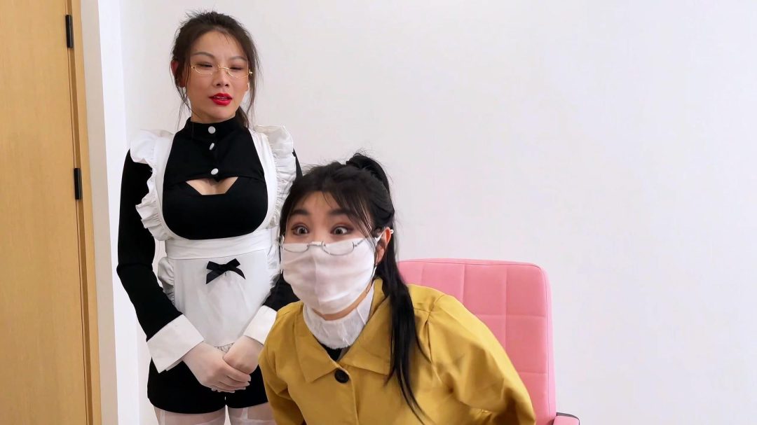 云雀定拍《女仆与千金——鸠占鹊巢 01》饱和式剧情 强势的千金被伪装拘束 别人无法看出 女仆代言了她的一切 急的呜呜直叫 最后变成了女仆的小狗 吴晗 柳洋 绝美精彩演绎~-10