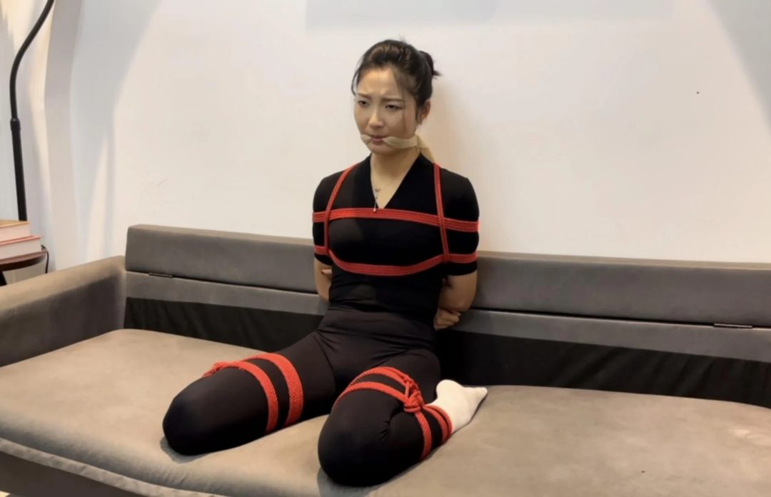 【小橙定拍】小橙的丝袜嘞嘴，与驷马缚，瑜伽裤+奶白色长裤，小橙很无奈，每次都被驷马~-5