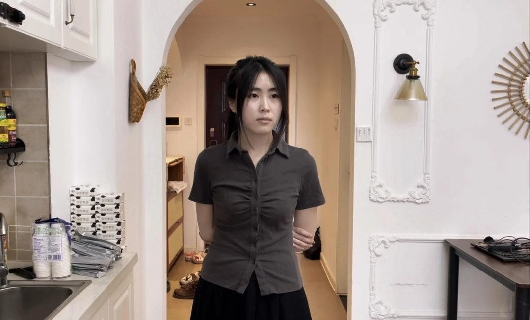 【缚艺录】【小敏定拍】驷马下的红绳与白袜，更搭配，粉丝胶带封嘴~-1