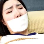 king剧情定拍！《白丝笨蛋美女的奇怪自缚02》 性感白丝美女被挠痒到失禁 白丝美脚完全