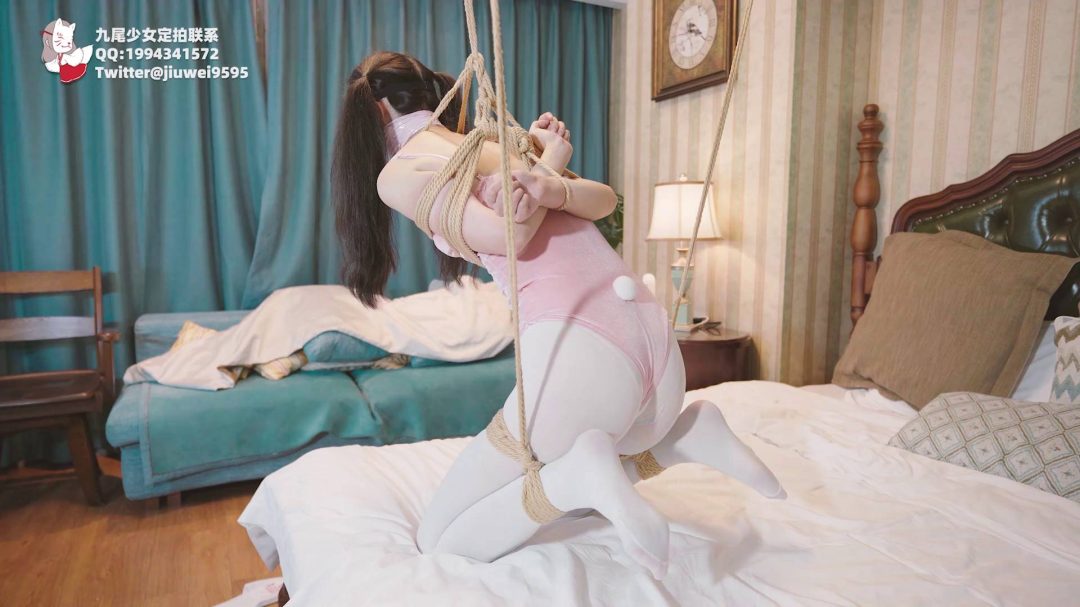 性感白丝女郎全身捆绑，折腿吊缚折磨鞭打-3