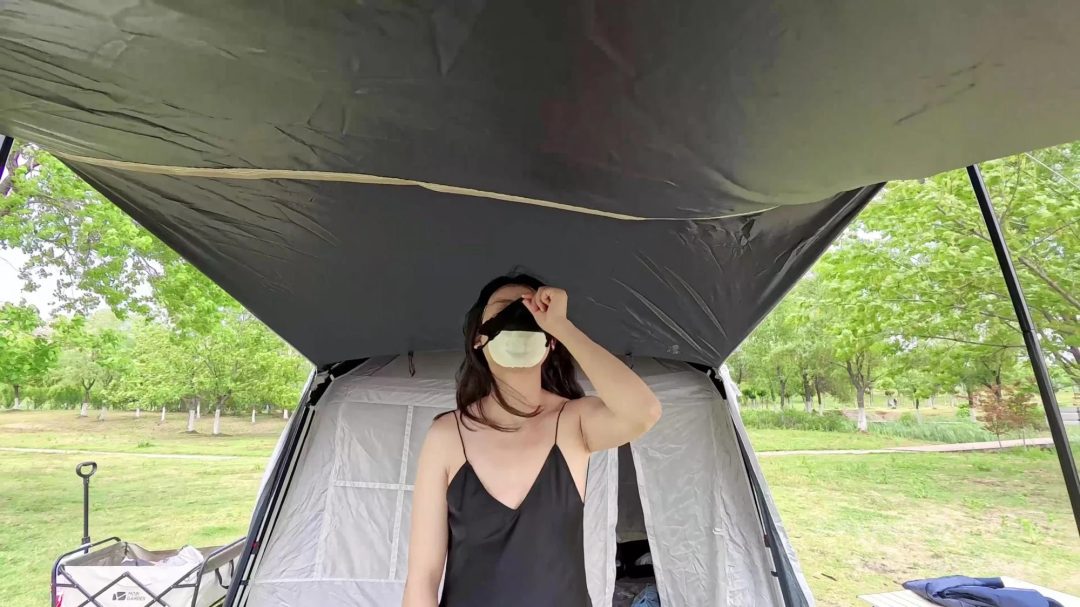 【Raymond】公园里的活体衣架one bar prison（户外+独立柱罚站架+封嘴贴+大露背+路人）-3