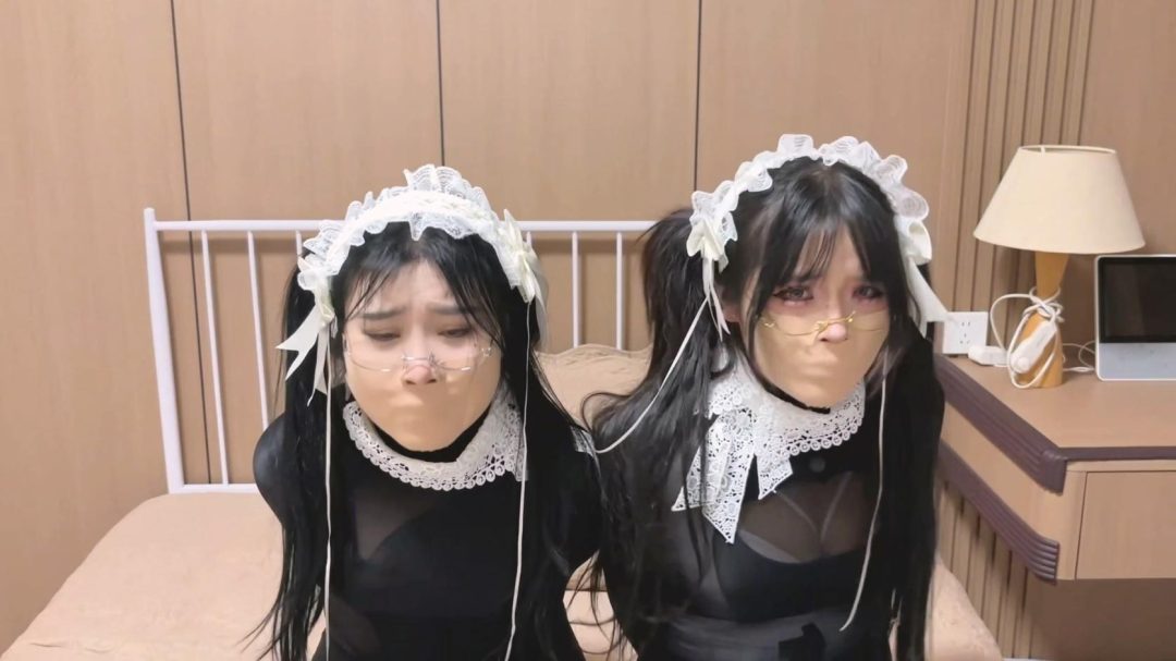 king 饱和式剧情 《女仆的玩物02》吴晗曼妮 俩个性感无比的女仆抱枕 无力的蠕动挣扎 变成他人的玩物~-5