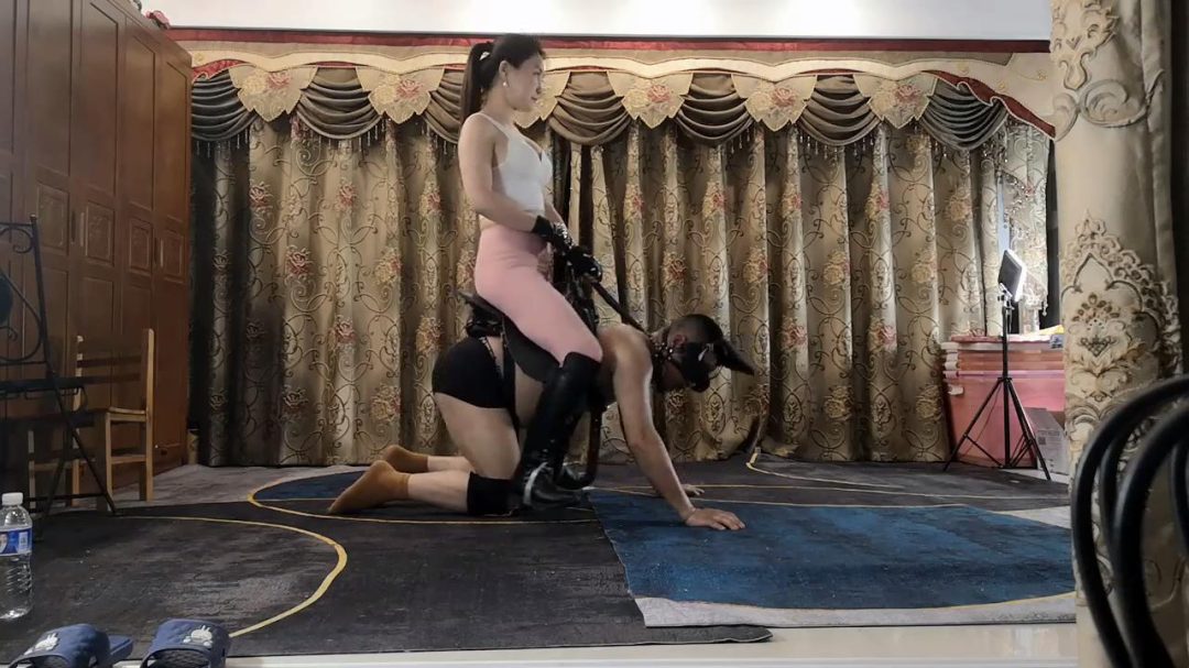 【大屁股黄月英】驾驶刘备爬爬虾-5