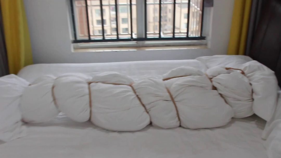 白丝妹子 捆绑 滴蜡 全包木乃伊-7