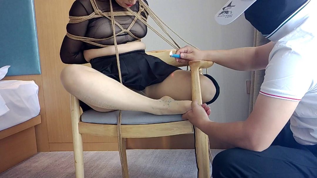 茶艺师静静露脸第一部！爆乳女王被滴蜡20分钟！肉丝美腿长筒靴，付出生命之挠痒痒！-4