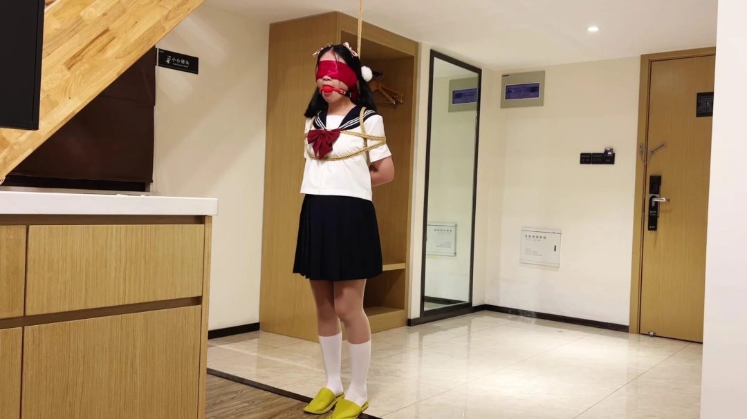 【臭脚妹妹】【白丝】【吊缚】【放置】【口球】【挣扎】-1