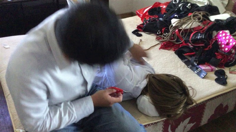 绑架护士-捆绑护士和捂口罩化妆强行带走-8