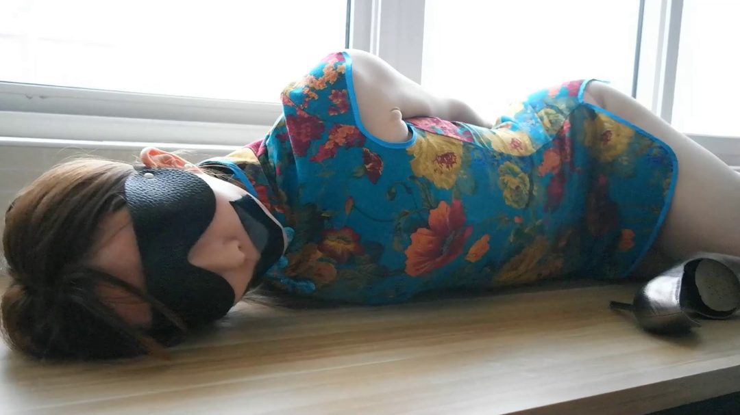 新模特女神演绎《高傲的一闪而现》-8