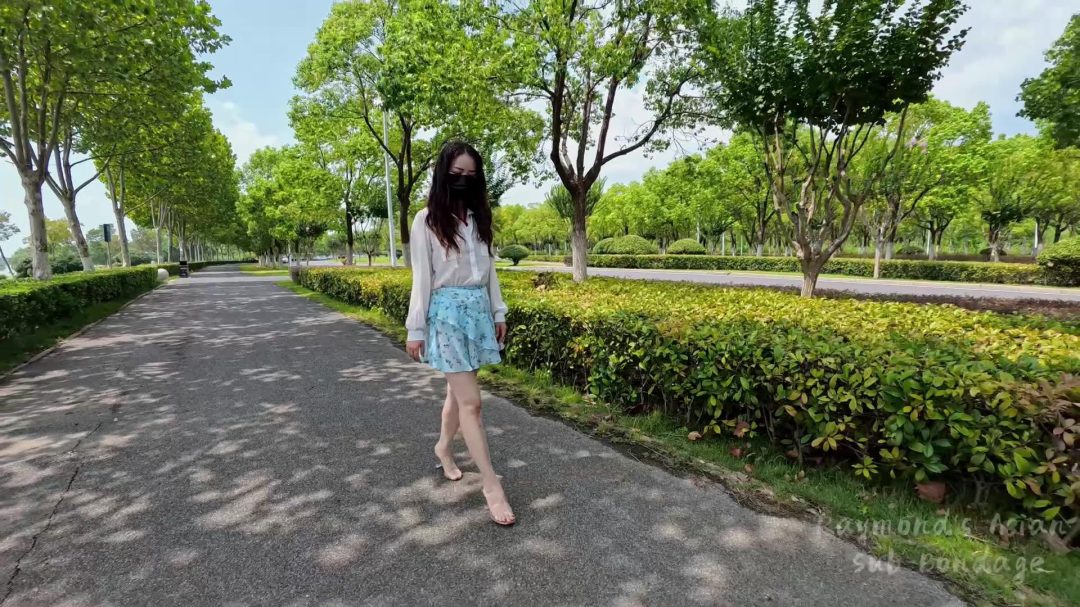 【Raymond】户外羞耻play（自玩实录）（原味丝袜堵嘴/铃铛/上真空/龟甲缚/路边徘徊/超市购物/摊位买东西/人前）-2