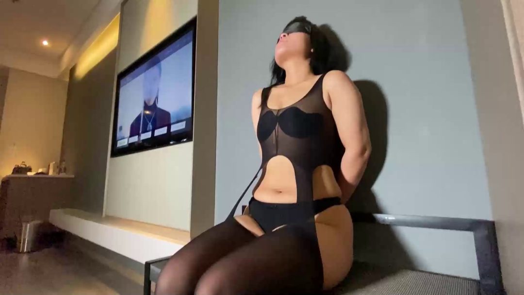 【宝妈朵朵】【黑丝】【打屁股】特殊的墙根罚站-1