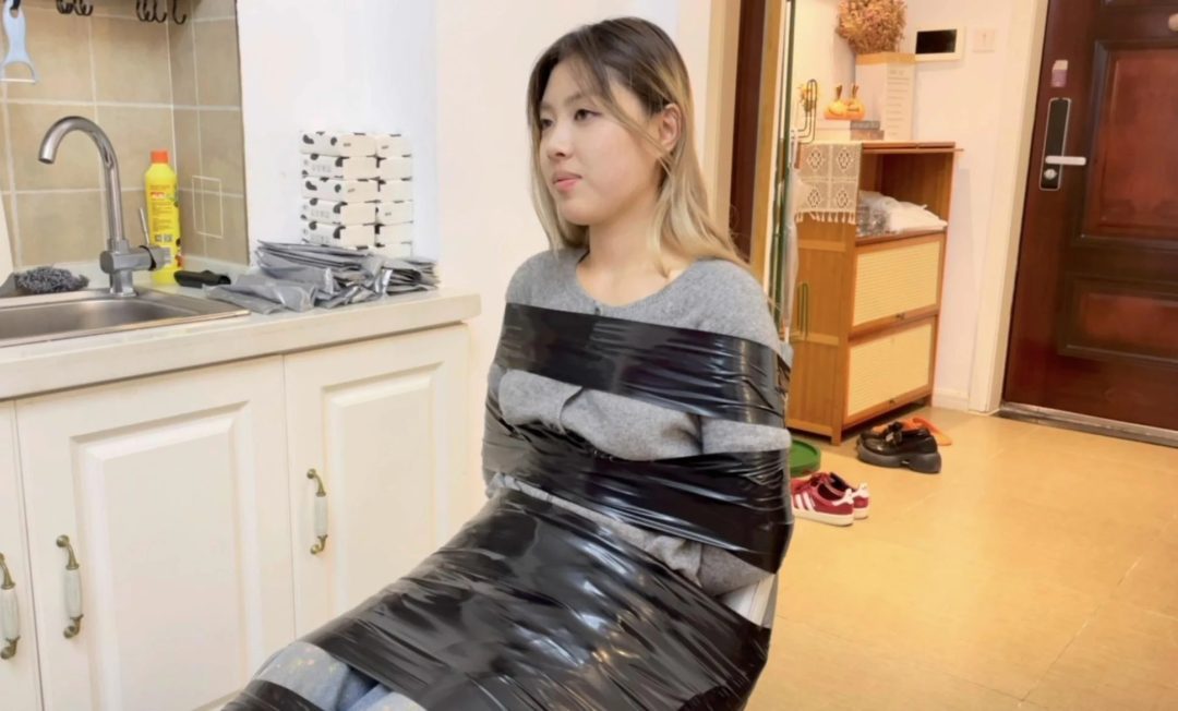 【小晗】小贺的胶带缚，严实地固定在椅子上，演技慢慢到位了-2