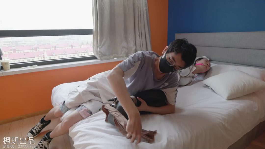 误闯女王府（第一集）小伙子以为他的是个普通人-6