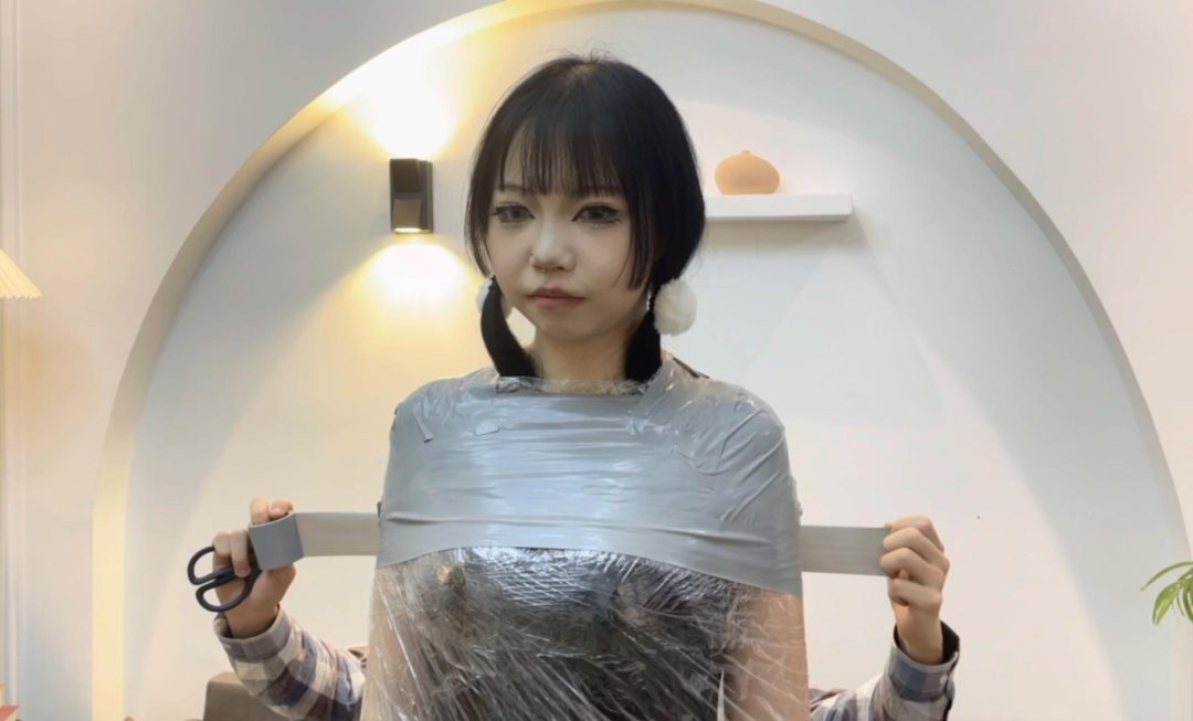 【小鹿】又到了，小鹿的胶带木乃伊时间-2