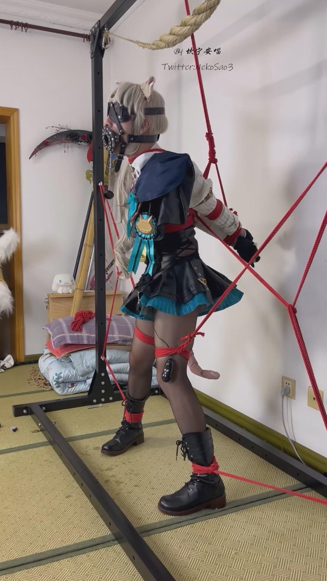 原神cos-琳妮特强制分腿+后手直臂吊缚强制罚站+长时放置+脱缚失败-3