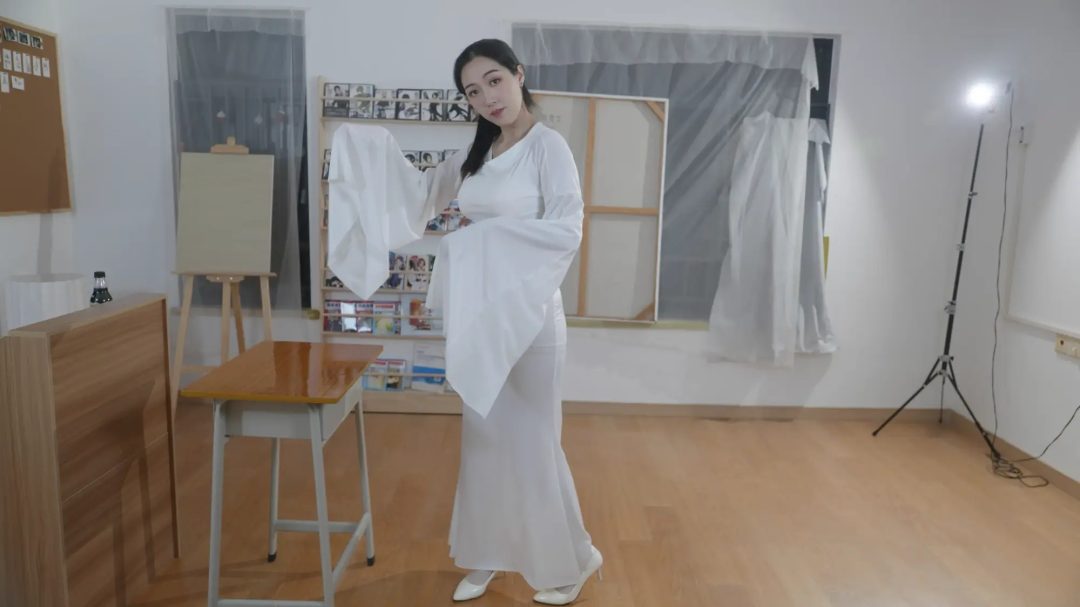 万圣节绑了个女幽灵-5