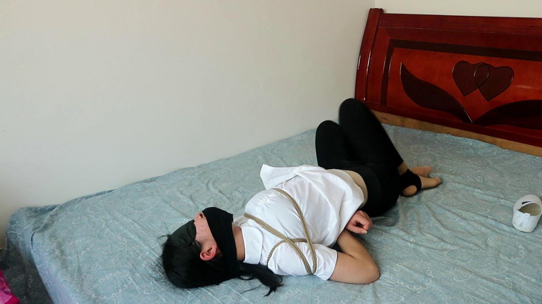 【臭脚妹妹】【库里丝】【踩脚袜】【白一带】-2