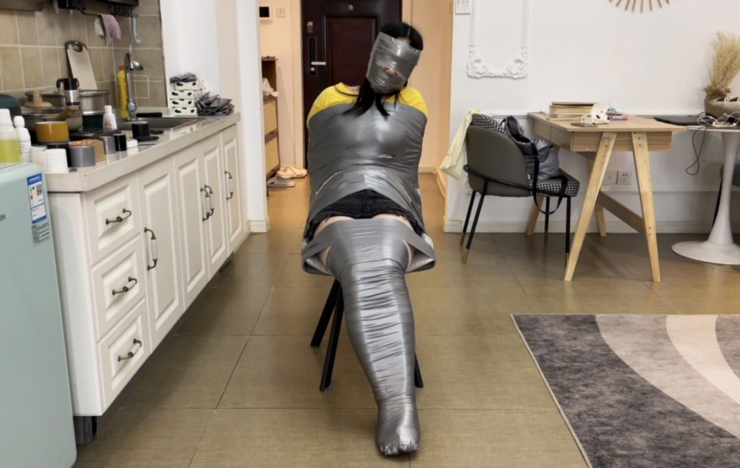 【小沐】银色胶带的椅子缚-6